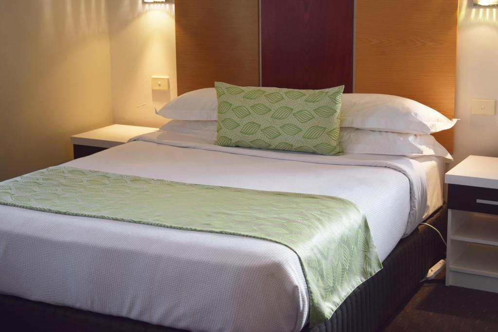 Auldington Hotel ลอนเชสตัน ภายนอก รูปภาพ
