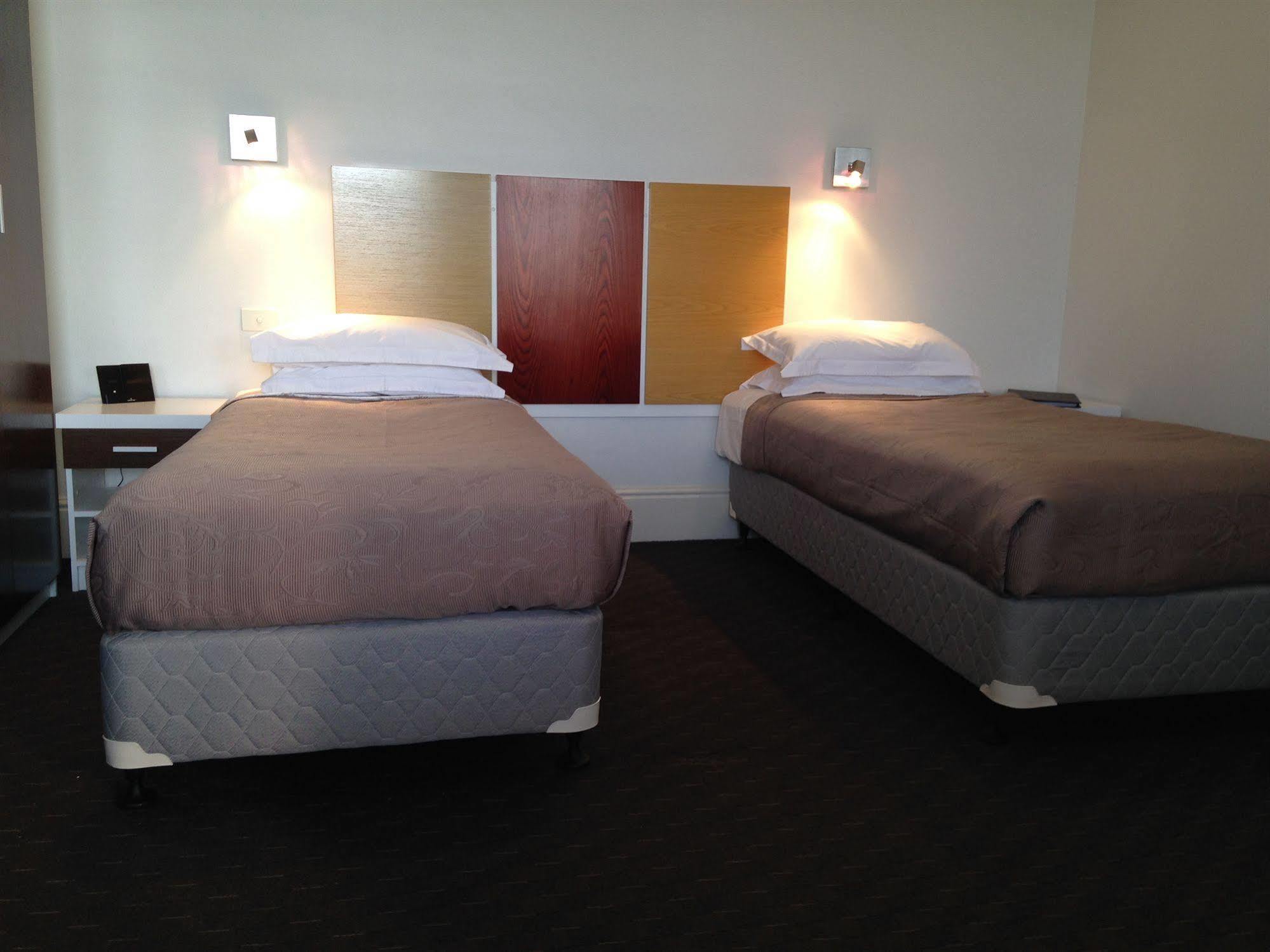 Auldington Hotel ลอนเชสตัน ภายนอก รูปภาพ